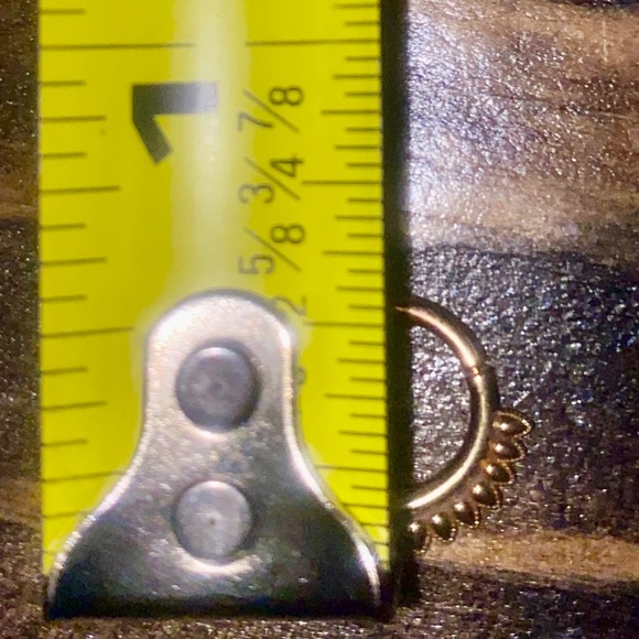 Body Gems 14k gold Athena Clicker Hoop earring - Picture 11 of 12